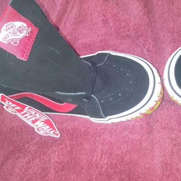 Vans - Picture 5 of 9